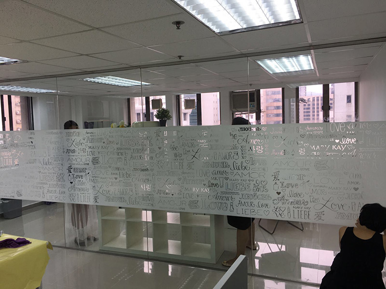透明玻璃贴局部白底实色